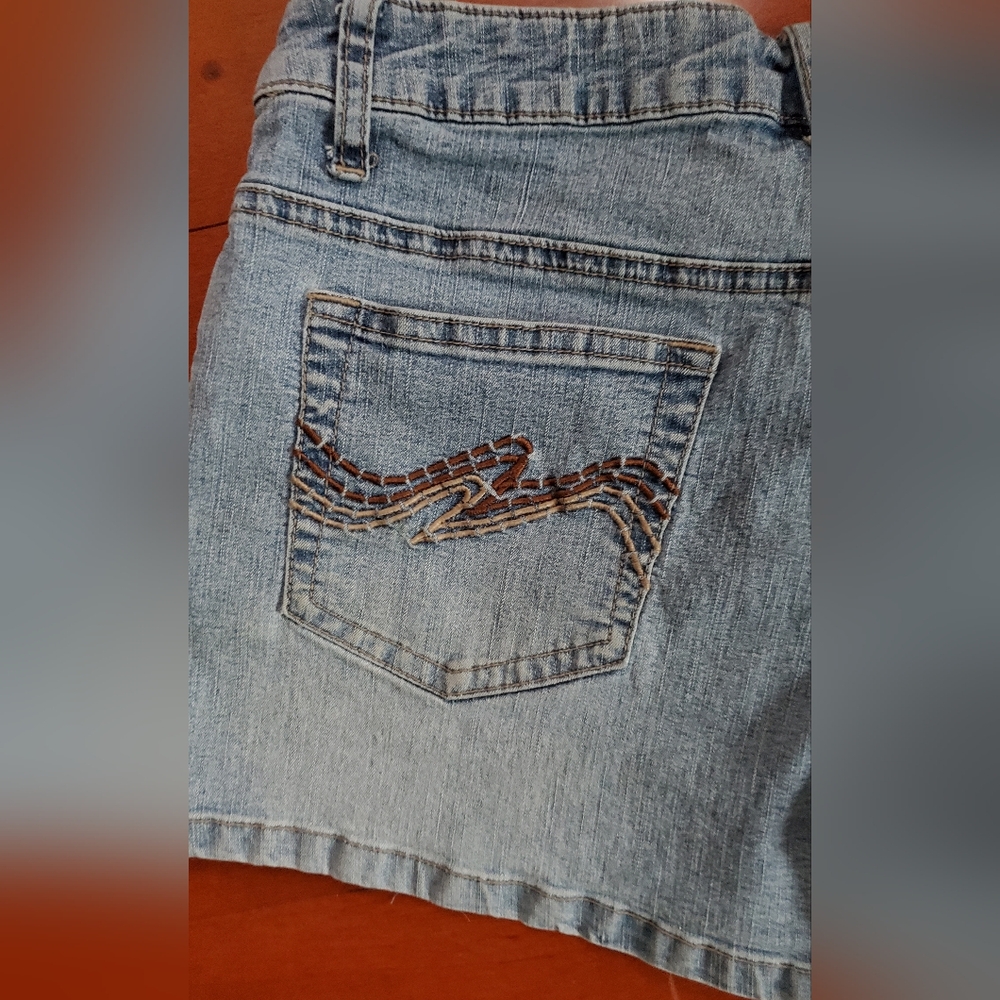 One Tough Babe Jean Shorts Size 9/10 - Picture 3 of 4